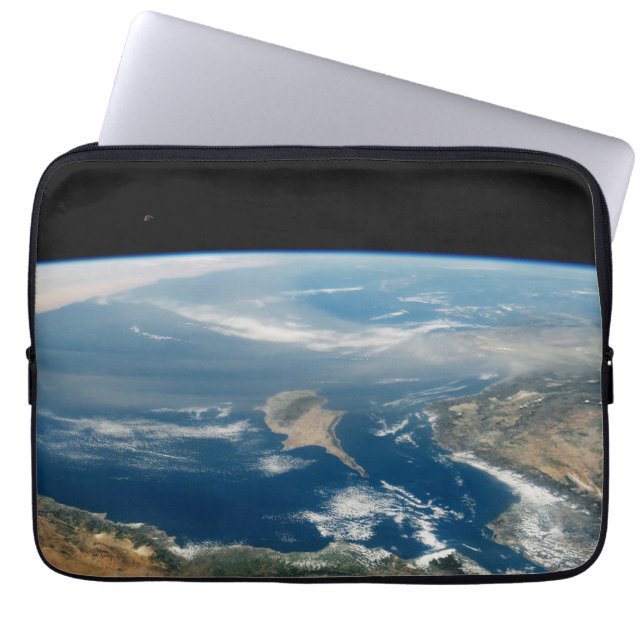 Staub über dem Mittelmeer und der Insel Zypern Laptopschutzhülle (Vorderseite)
