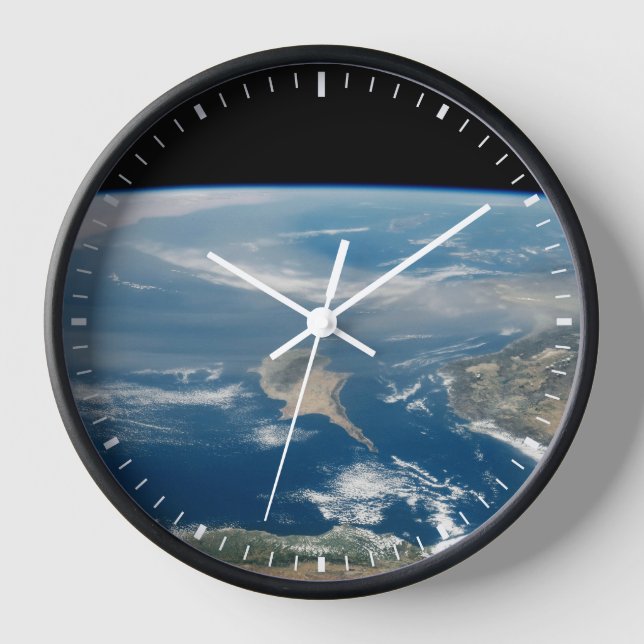 Staub über dem Mittelmeer und der Insel Zypern Uhr (Vorderseite)