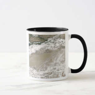 Staub und Wolken schwebten über dem Taklimakan DES Tasse
