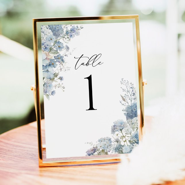 Staubblau-Aquarell-Blumentisch-Nummer Tischnummer (Dusty blue floral watercolor table number sign for wedding reception, hydrangea design in gold frame)