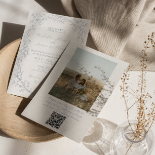 Staubblaue Boho-Blumen-QR-Code-Foto-Hochzeit Einladung