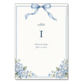 Staubblaue Schleifen-Hortensien-Hochzeit Tischnummer