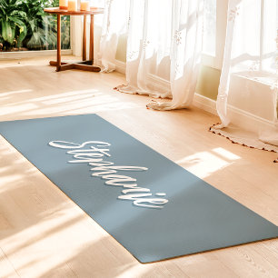 Staubblauer Yoga-Matte mit individuellem Namen Yogamatte