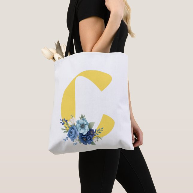 Staubblaues Blumenmonogramm Gelber Initial Geburts Tasche (Von Nahem)