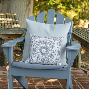 Staubblaues florales Mandala Kissen