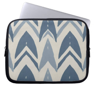 Staubblaues Küstenbatik-Parang-Chevron-Geometrisch Laptopschutzhülle