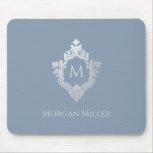 Staubblaues Monogramm Name Elegantes Vintage-Wappe Mousepad