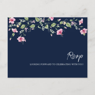 Staubiges Navy Blau Rosa Hibiskusblüten Hochzeitsd Postkarte