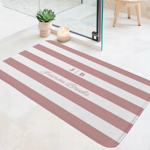 Staubiges Rosa und Weiße Breite Streifen Monogramm Badematte