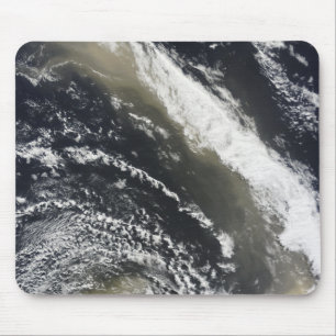 Staubsturm, der über dem Tasman Meer durchbrennt Mousepad