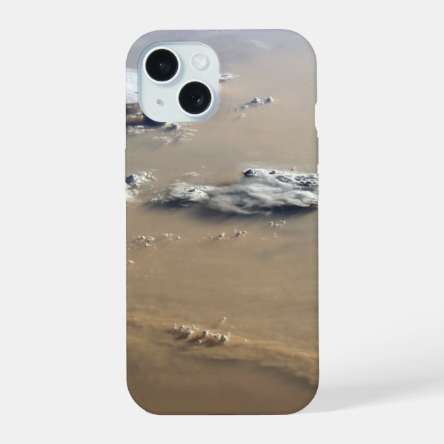 Staubsturm über die Sandmeere der Wüste Sahara. iPhone 15 Hülle (Rückseite)
