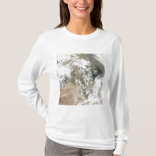 Staubstürme über dem Mittlere Osten T-Shirt