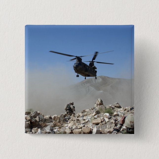 Staubwolken, die durch die Rotorabwaschanlage ange Button (Vorderseite)