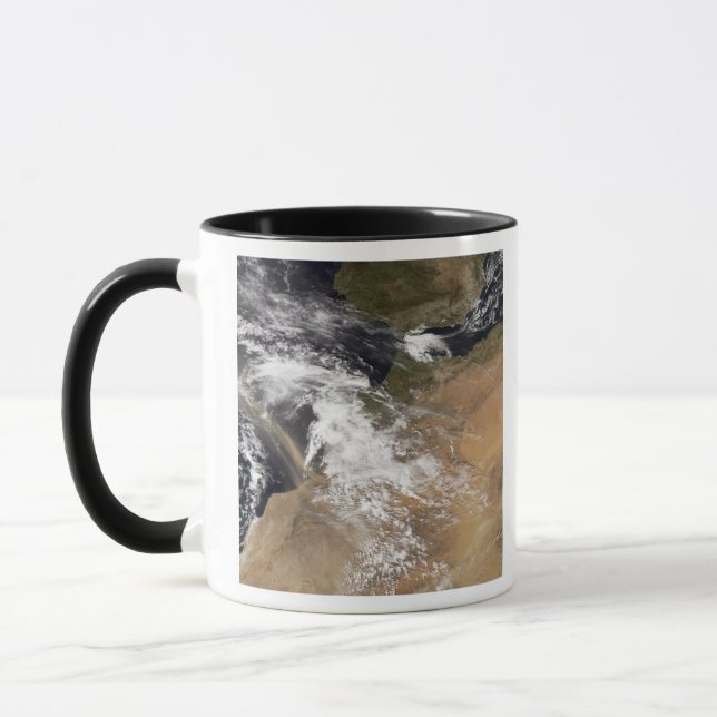 Staubwolken vor der marokkanischen Küste Tasse (Links)
