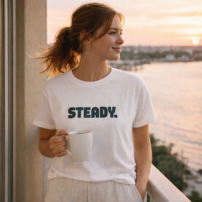 Steady Minimal Typography T-Shirt (Créateur téléchargé)