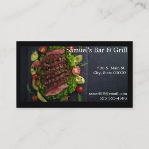 Steak in Scheiben auf Salat-Grüntönen Visitenkarte