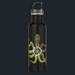 Steampunk Gears Octopus Kraken Edelstahlflasche<br><div class="desc">Dieses tempierte Steampunk-Seemonster hat acht drahtseitige Goldappendationen,  einen zentralen silbernen Gang und viele Gänge und Schrauben,  aus denen sich Kopf,  Augen und Saugnäpfe zusammensetzen. Es ist ein Roboter-Oktopus / kraken,  ein Metall-Maschine-Monster für jeden,  der Geeky Science-Fiktion / Fantasy Kreaturen mag. Die dunkelblaue Hintergrundfarbe ist anpassbar.</div>