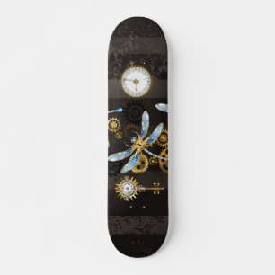 Steampunkdrachenfliegen auf braunem, gestreiften H Skateboard