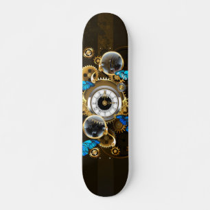 Steampunkgeere und blaue Schmetterlinge Skateboard