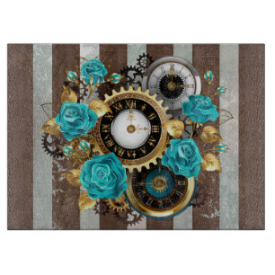 Steampunkuhr und türkisfarbene Rose auf Streifen Schneidebrett