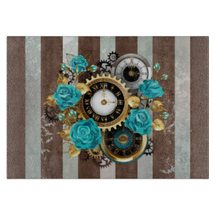 Steampunkuhr und türkisfarbene Rose auf Streifen Schneidebrett