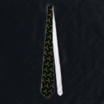 Stechpalmen-Krawatte Krawatte<br><div class="desc">Diese scharfe Krawatte,  bunte handgemalte Bilder der Stechpalme gegen einen schwarzen Hintergrund kennzeichnend,  ist festlich und stilvoll. Ein was für großes Geschenk für Ihren Vati,  Freund oder irgendeinen anderen coolen Krawattenträger in Ihrem Leben.</div>