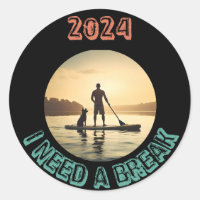 Steh auf Paddelbrett mit Hund surfen