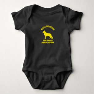 Stehe nie zwischen einem Mädchen und ihrem deutsc Baby Strampler