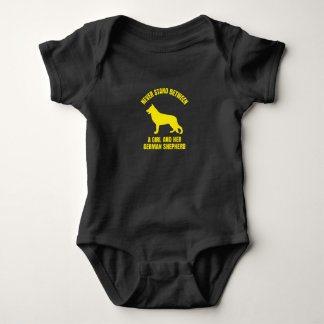 Stehe nie zwischen einem Mädchen und ihrem deutsch Baby Strampler