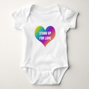 Stehen Sie auf für Liebe (Regenbogenherz) Baby Strampler