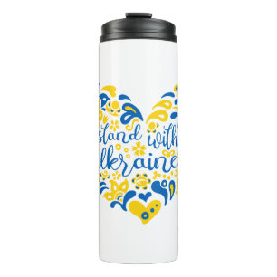 Stehen Sie mit ukrainischer Schrift und Herz Thermosbecher