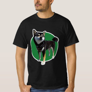 Stehend aufrecht, er ist sehr gut aussehend! T-Shirt
