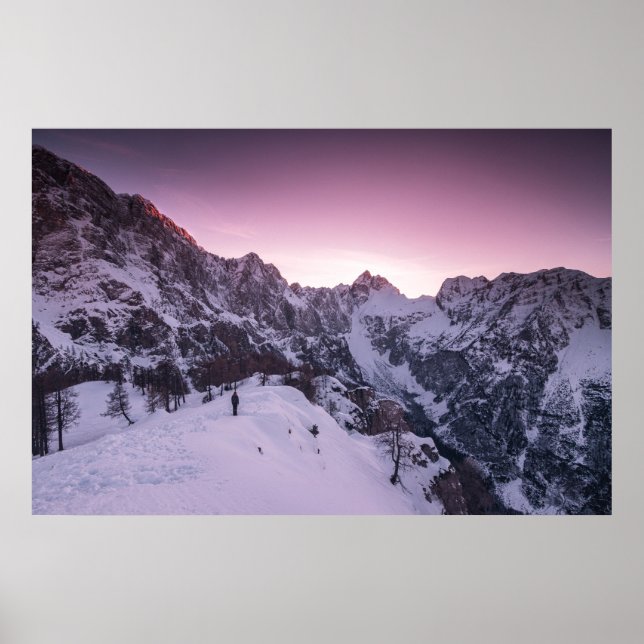 Stehend im Winterwunderland Poster (Vorne)