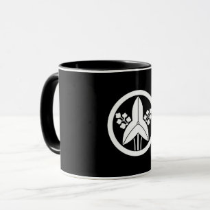 Stehende Pfeilspitze in einem Kreis Kaffeebecher Tasse