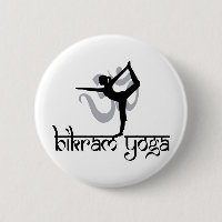Stehender Bogen, der Pose Bikram Yoga zieht