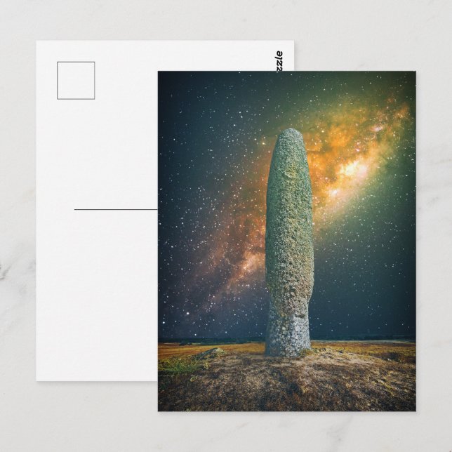 Stehender Stein oder Menhir mit Nachthimmel Milchs Postkarte (Vorne/Hinten)