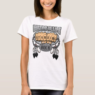 Stehendes Felsen-Wasser ist Leben-Fäuste T-Shirt