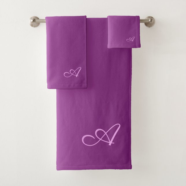 Steigung lila mit kundenspezifischem Monogramm Badhandtuch Set (Insitu)