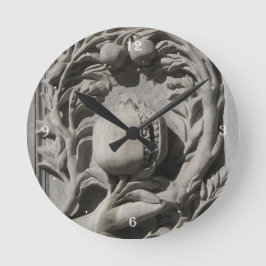 Stein geschnitzte runde (mittlere) Wanduhr