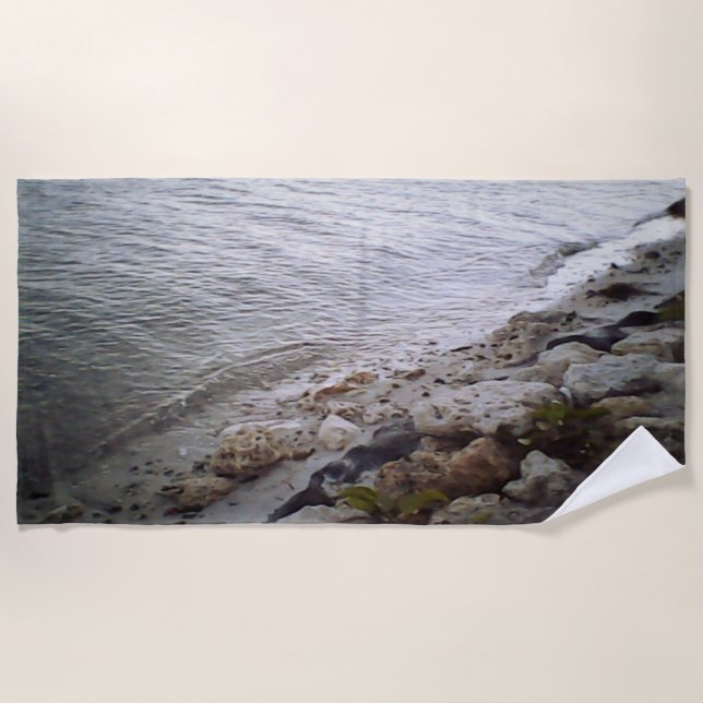 Steine am Strand Strandtuch (Vorderseite)