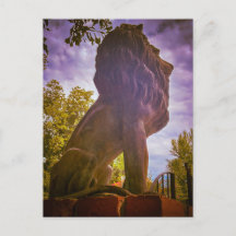 Steinlöwenstatue dramatische Sonnenuntergangshimme