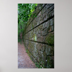 Steinmauer am Waldpfad Plakat