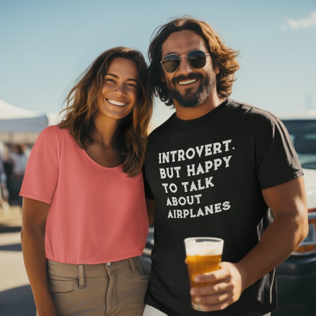 stellen, aber glücklich, über Flugzeuge zu spreche T-Shirt (Von Creator hochgeladen)