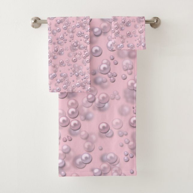 Stellen der weißen rosa Perlen auf rosa Samt Badhandtuch Set (Insitu)