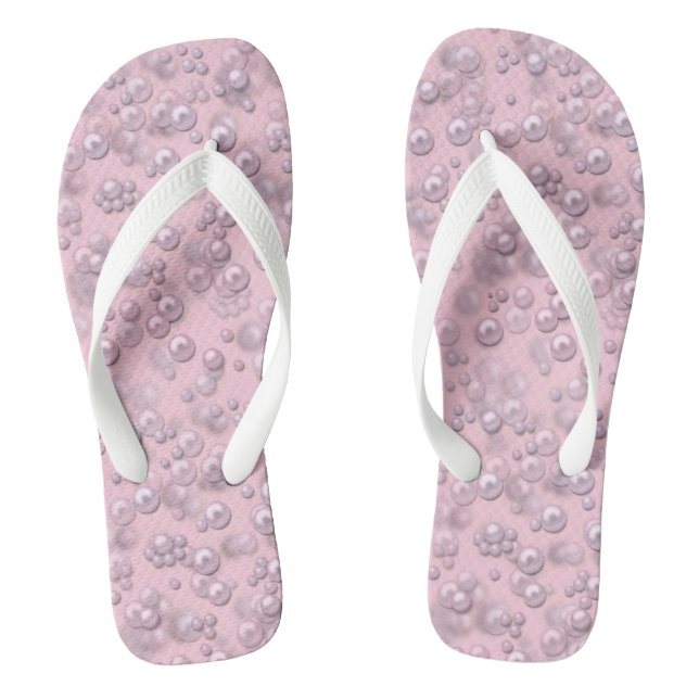 Stellen der weißen rosa Perlen auf rosa Samt Flip Flops (Fußbett)