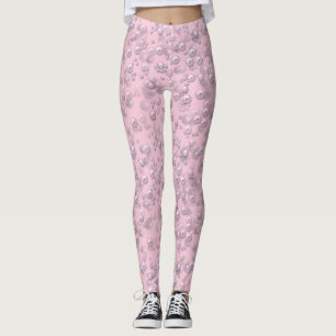 Stellen der weißen rosa Perlen auf rosa Samt Leggings