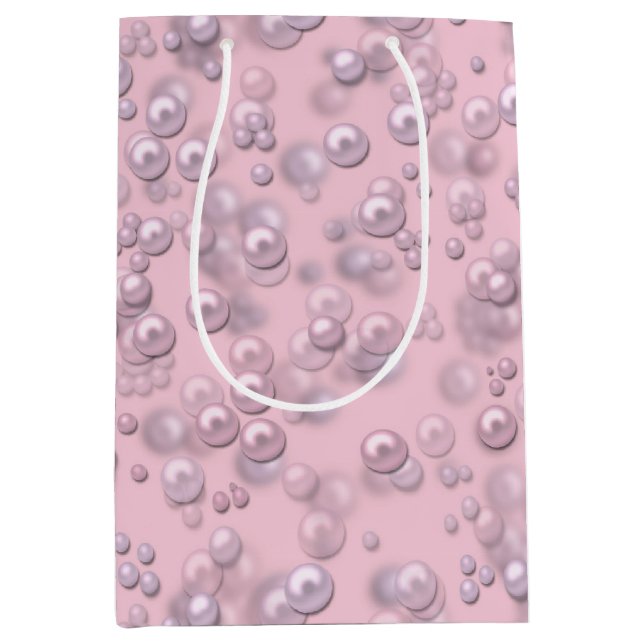 Stellen der weißen rosa Perlen auf rosa Samt Mittlere Geschenktüte (Vorderseite)