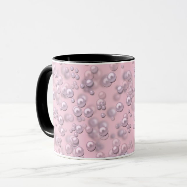 Stellen der weißen rosa Perlen auf rosa Samt Tasse (Vorderseite Links)