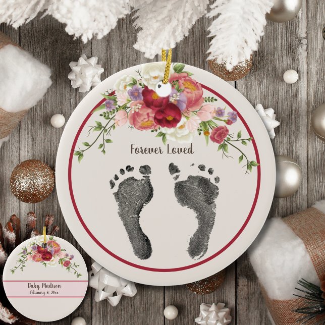 Stellen Sie Ihren Babyfuß auf roten Blumengeflecht Keramik Ornament (Von Creator hochgeladen)