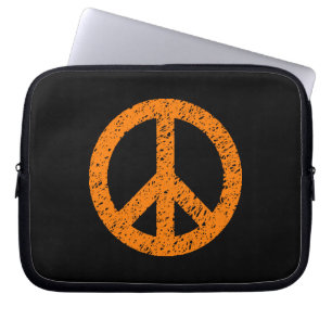 Stenciled Peace Symbol - Gelbes Orange auf schwarz Laptopschutzhülle